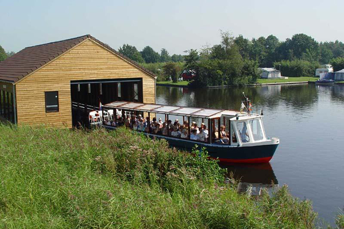 Rondvaart door Nationaal Park Weerribben-Wieden