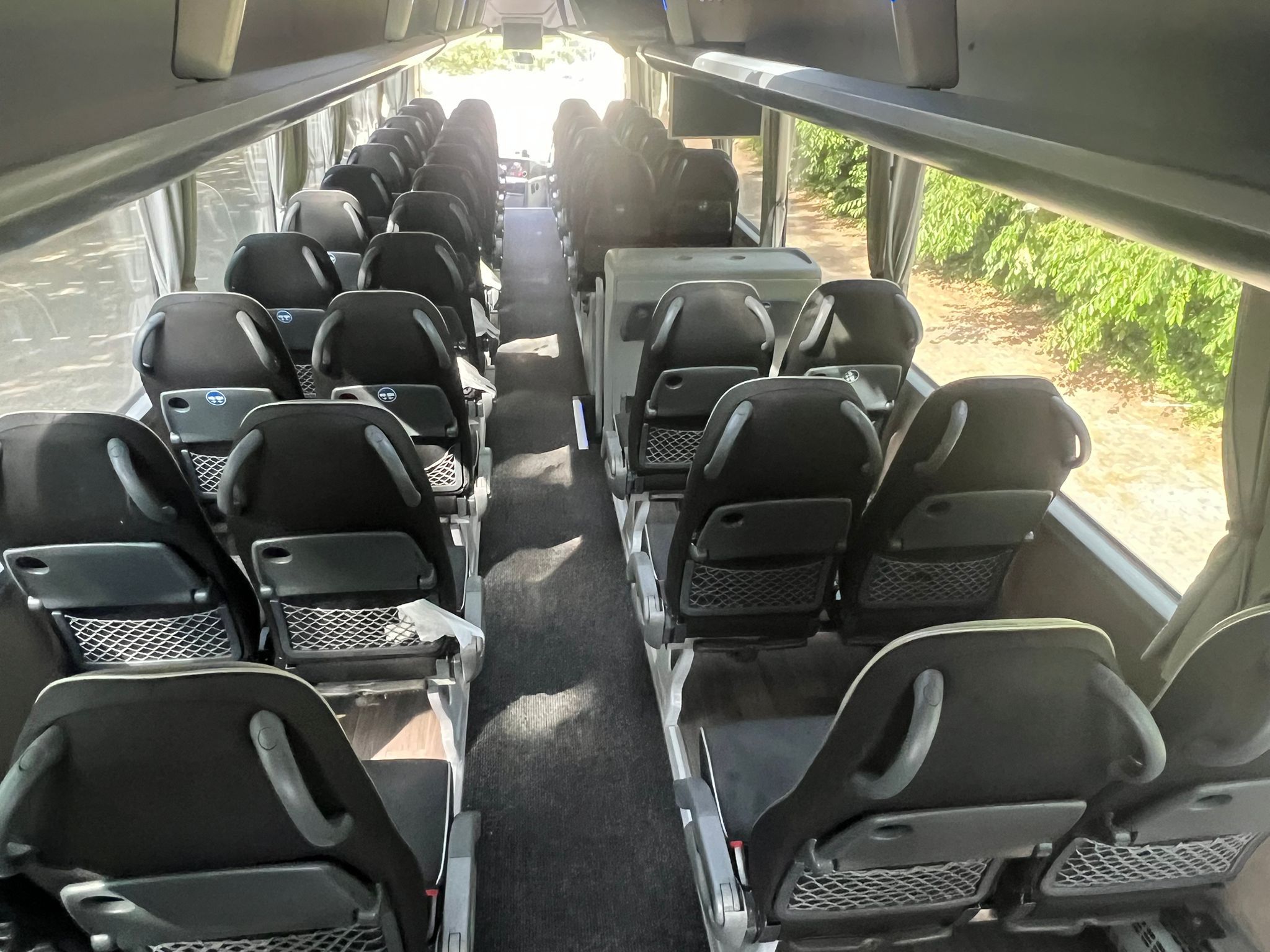 Comfortabele stoelen in touringcar Bree Tours